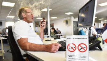 Курение или ваупинг в общественных местах во Франции